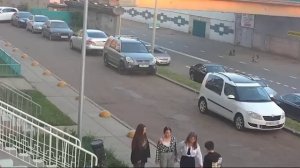 Урна VS подростков 😆😆😆. 1:0 в пользу Урны.