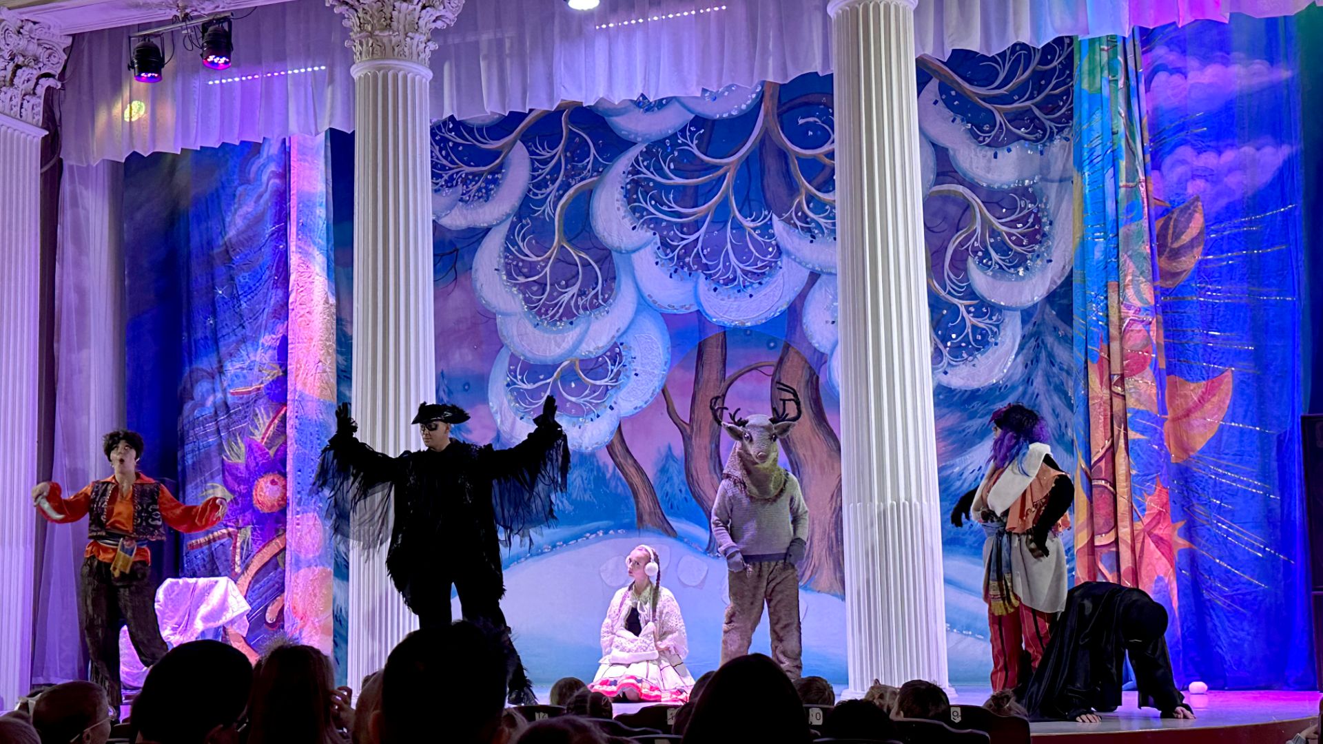 Арина на Новогоднем представлении "Снежная Королева" во Дворце Труда в г. Санкт-Петербурге