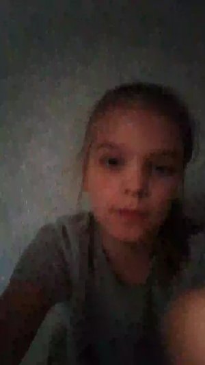 чуть не упала