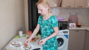 Алтайский чай и бутерброды с творожным сыром с зеленью и копчёной горбушей 😋