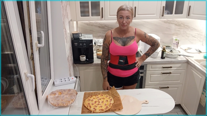 04-04-26 Пицца с беконом  Проспала почти весь день  Сегодня очень странный непонятный день  Суета