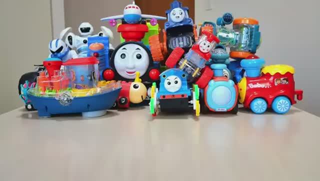 Для детей. Паровозик томас и его друзья. Играем паровозиками и машинками