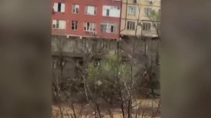 В Махачкале в результате наводнения рухнул многоквартирный дом.