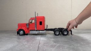Сделал реалистичный грузовик - KENWORTH W900 целиком из пластилина!