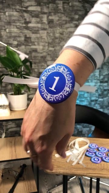 Значки с номерами для конкурса красоты