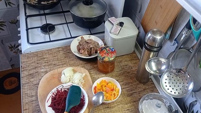 Теплота. Борщ. Сельская жизнь.