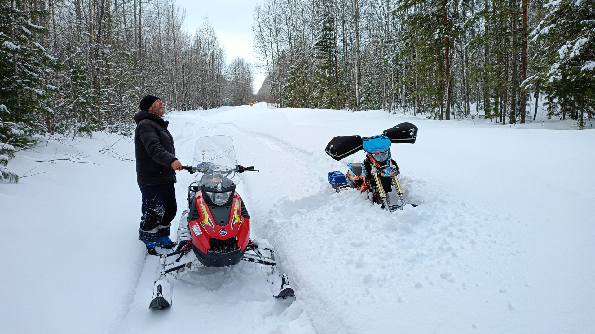 СНЕГОХОД НЕ ЕДЕТ! СНОУБАЙК ПЛЫВËТ!