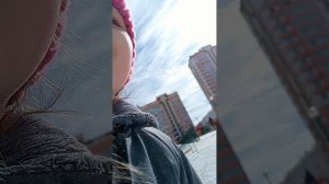 Кира гуляет с Машей