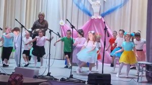 Танец "Человечки сундучные"