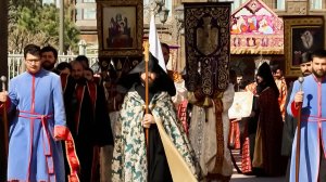 Пасха в Армении: тысячи верующих собрались на литургию в Эчмиадзине