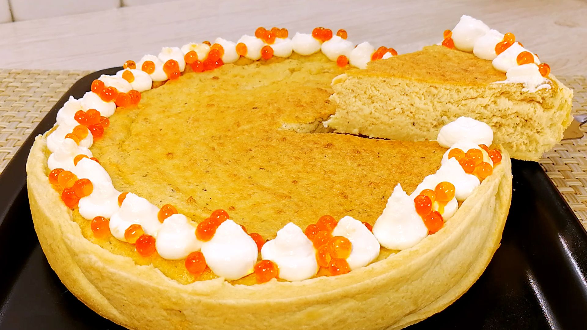 Рыбный пирог из консервированной горбуши и слоеного теста: нежный рецепт