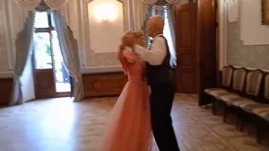 Вальс. Танцуют Виктор и Ольга.