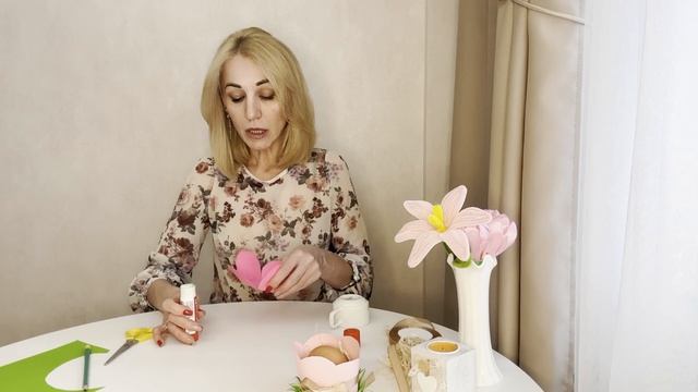 Ирина Михайлова Развивашки Делаем подставку из пасхальных яиц из цветной бумакги 6+