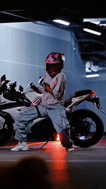 Крутая девушка