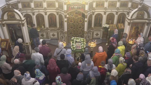 Запись трансляции 5 апреля 9:40. Часы. Литургия