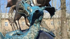 змей с крыльями на голове