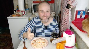 Обед с Рыжулей рис с крабовыми палками. 🐈 обормот. Мукбанг. Обжор. Еда на камеру. Диета. Шизофрения