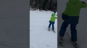 я маленький Катаюсь на лыжах