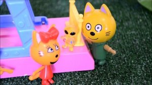 Три кота, котята  инопланетянин