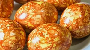 КРАСИМ ЯЙЦА НА ПАСХУ ЛУКОВОЙ ШЕЛУХОЙ 😋👍