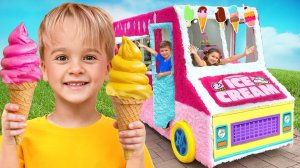 Дети исследуют Дядин грузовик с мороженым