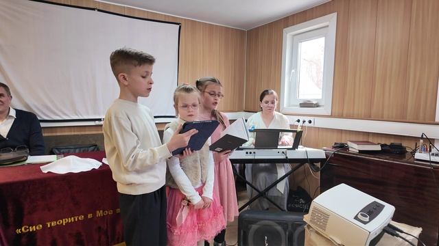 У Ворот Привязанный Ослёнок