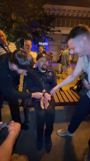УДИВИЛ ТОЛПУ😂 Влад Алмазов уличная магия #shorts #юмор #приколы