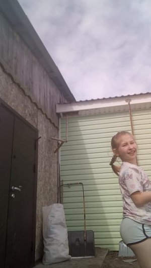 у нас на улице тепло и мы решили потанцевать