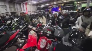 Беженец🇮🇩Бали. ПОМИРИЛИСЬ С СИНДИ. ПОЛОВАЯ ЖИЗНЬ НА ПАРОМЕ НА БАЛИ. ЗАБЫЛ СВОИ ЛЕГЕНДАРНЫЕ ШЛЕПКИ