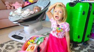 СОФУНЬЯ ШАЛУНЬЯ - СОФИЯ КАК НЯНЯ ДЛЯ МАЛЕНЬКОЙ СЕСТРЫ