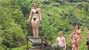 Наш летний отдых в аквапарке. Катаемся с водных горок.