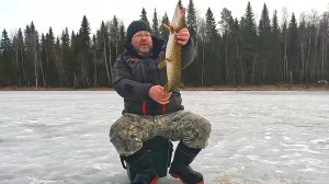 Рыбалка в Карелии. Закрытие сезона зимней рыбалки. Ночёвка на озере, где много окуня и щуки.