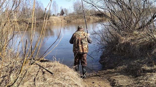 Открытие сезона рыбалки с берега. Пьяная рыбалка. Продолжение весенней обработки сада.