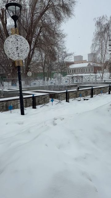 Зачем фонтан зимой???