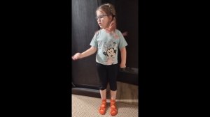 Песня "12 поросят" исполняет Волкова Теона