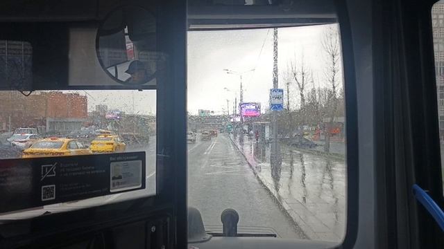 поездка на автобусе с видом из кабины водителя автобуса   от улицы Сусанина до моста октябрьской жд