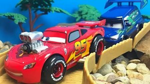 МУЛЬТИКИ ПРО МАШИНКИ 🚗 МОЛНИЯ МАКВИН И ГОНКИ НА ПРЕДЕЛЕ. СТАРТ САМОЙ БЕЗУМНОЙ ГОНКИ В МИРЕ