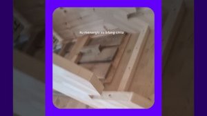 1000055112.mp4 (Собака наблюдает за устройством лестницы на 2-ой этаж в доме А-фрейм)