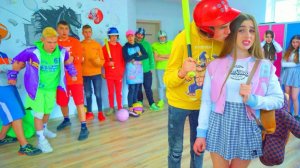 ДИАНА ПРОСПОРИЛА!!! ПЕРЕВСТРЕЧАЛАСЬ СО ВСЕМИ ПАРНЯМИ В ШКОЛЕ!!?