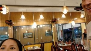 Беременная маленькая хозяйка в ресторане!