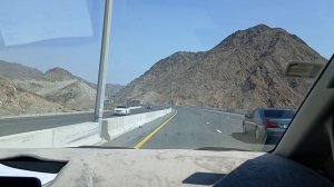 ОАЭ. Дорога  Дубай-Фуджейра. Дорога в Фуджейру