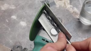 👉 Хватит выбрасывать сверла — сделал приспособление для заточки из болгарки