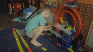 ИВАН ДМИТРИЕВИЧ ИГРАЕТ (5 ЛЕТ)