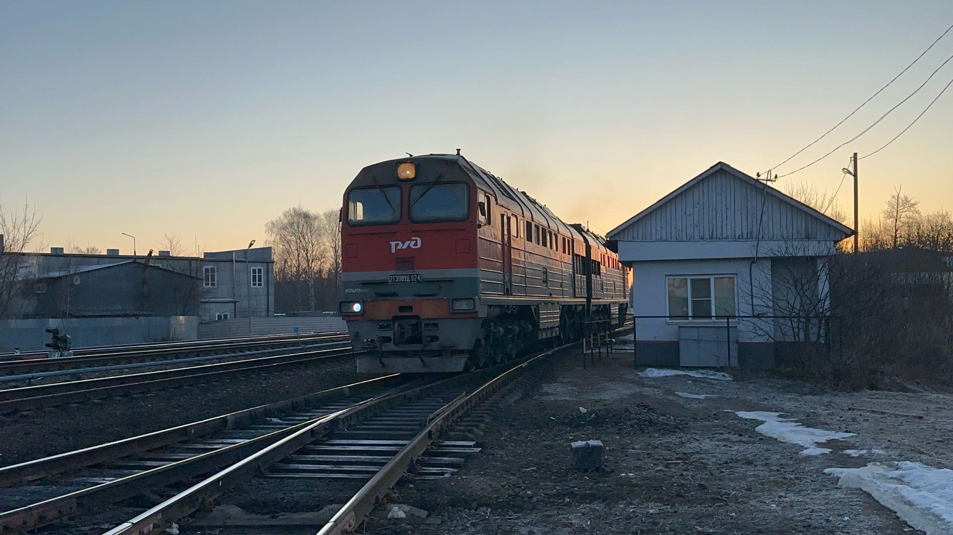 Тепловоз «Удав» 2ТЭ116УД-024 на манёврах на ст.Рыбинск-Пассажирский, 2026 год