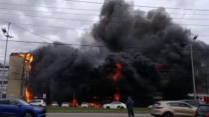 Сильнейший пожар произошел в торговом центре в западной части Калининграда.