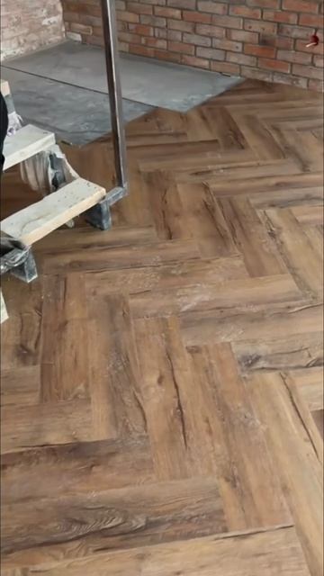 Кварц винил Ёлочкой в частном доме! 
#кварцвинил #плиткапвх #lvt #spc #Кварцхаос