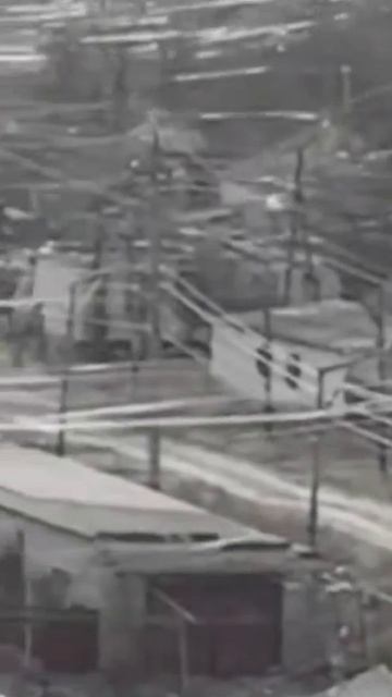 Красный Лиман опутан паутиной оптоволоконного кабеля.
@vRayoneOsobogoVnimania

#с_поля_боя
🇷🇺 @div