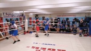 Матчевые встречи - спаринги с другим клубом) я в синем против меня в зелёной футболке