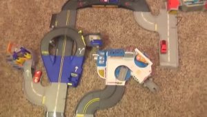 Мультики .Мультики для детей про машинки . Играем смашинками хот вилс . Детский мультфильм.