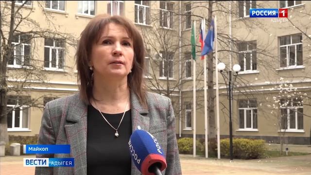 Во дворе Адыгейского государственного университета расцвела магнолия